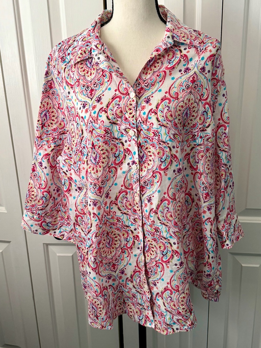 Designed by Chicos!!! Women's Pink Paisley Button-Front Blouse